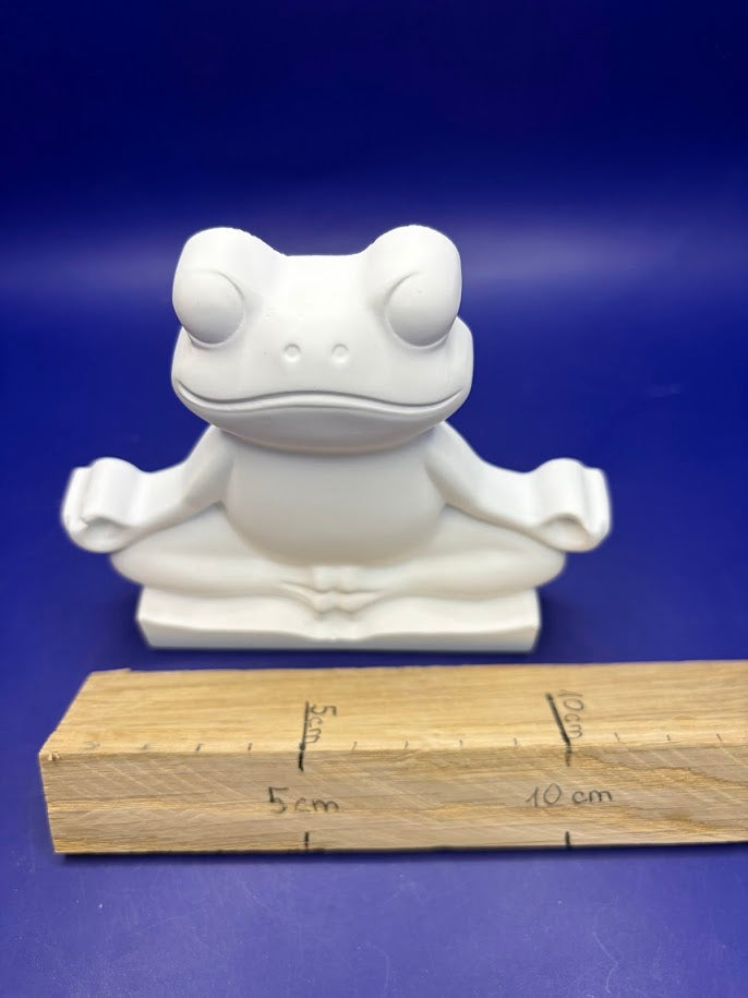 Meditierender Frosch aus Gießkeramik – handgegossen & liebevoll veredelt