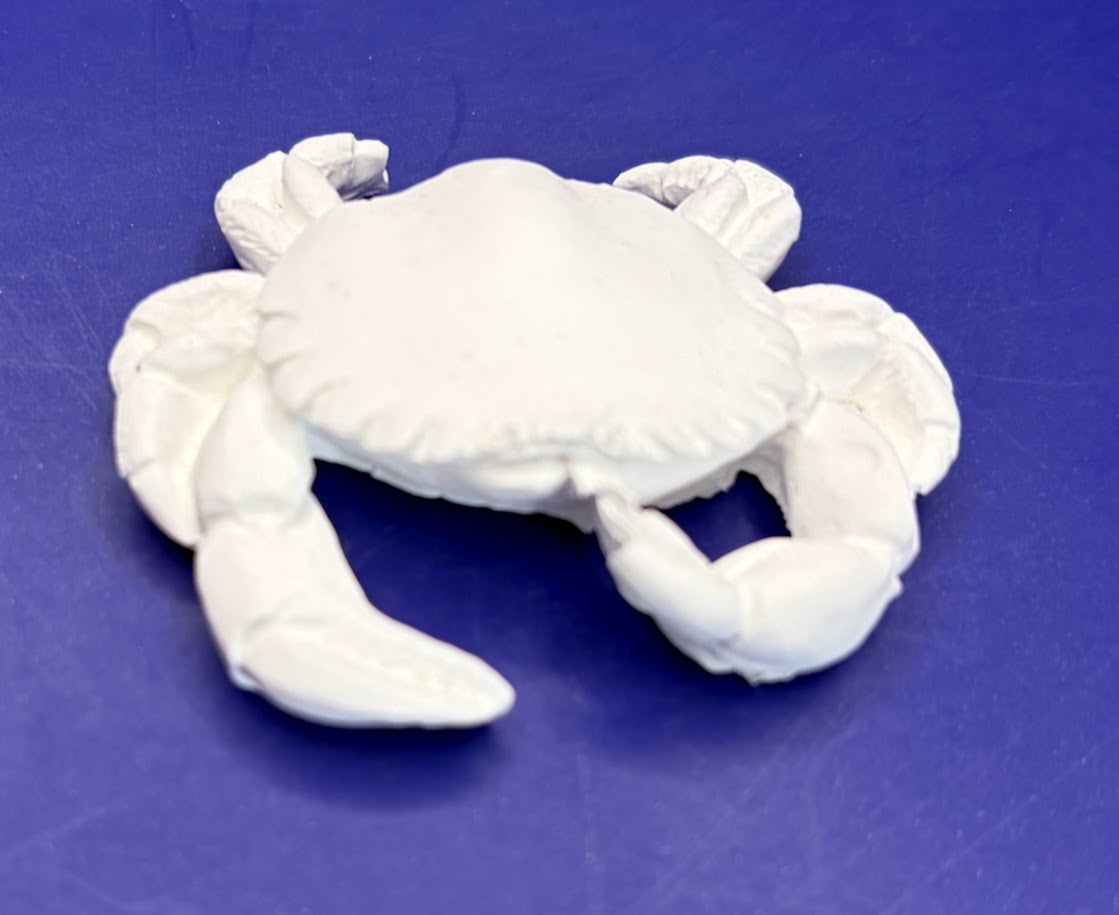 Ovales Tablett aus Gießkeramik – mit kleiner Krabbe als Detail und einem Teelichthalter